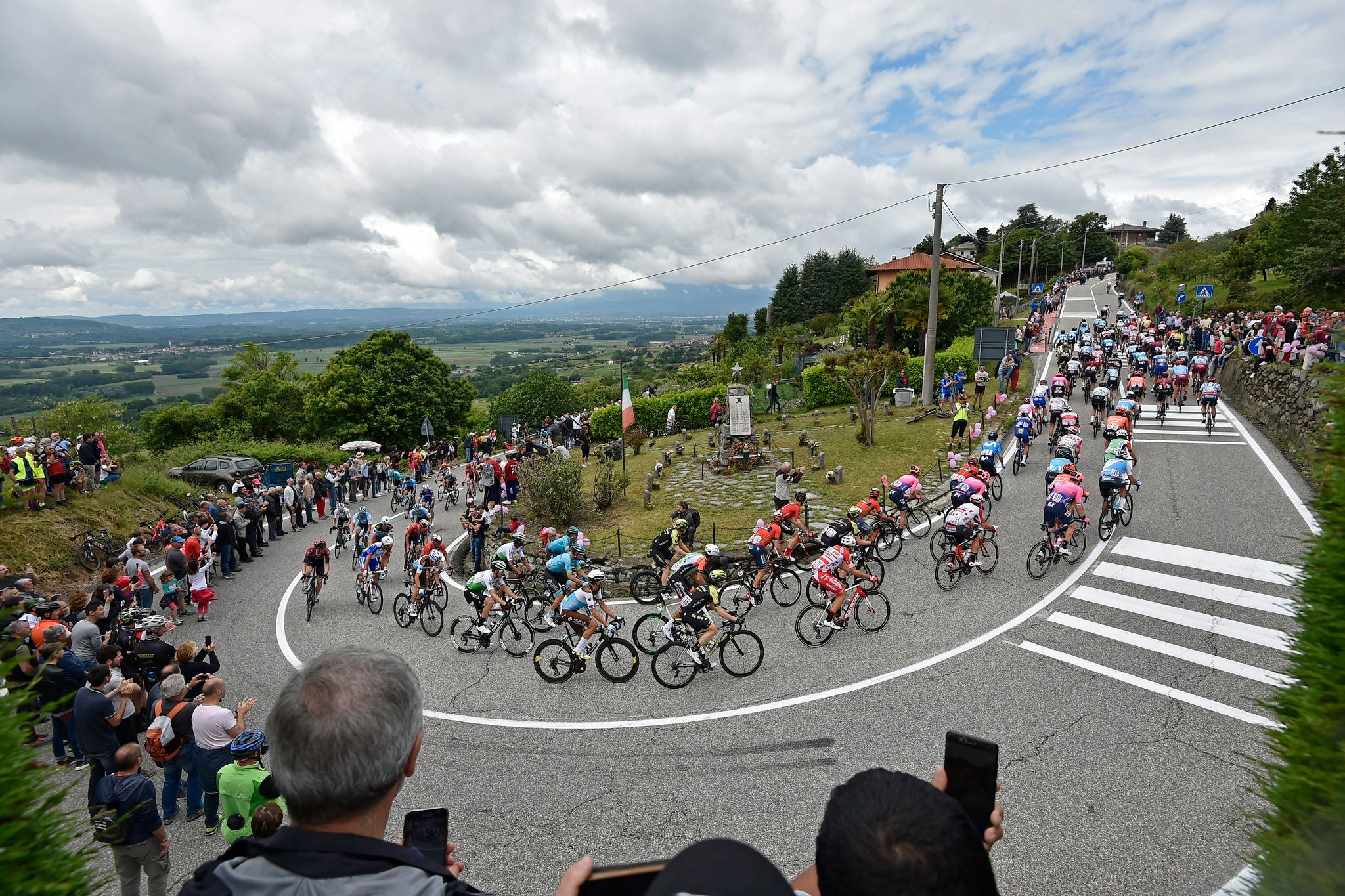 Foto Fabio Ferrari - LaPresse 26 Maggio 2019 Ivrea (Italia)Sport CiclismoGiro d'Italia 2019 - edizione 102- tappa 15Da Ivrea A Como km 232Nella foto: durante la tappa.Photo Fabio Ferrari - LaPresseMay 26, 2019 Ivrea (Italy)  Sport CyclingGiro d'Italia 2019 - 102th edition -  stage 15From Ivrea To Como In the pic: during the race